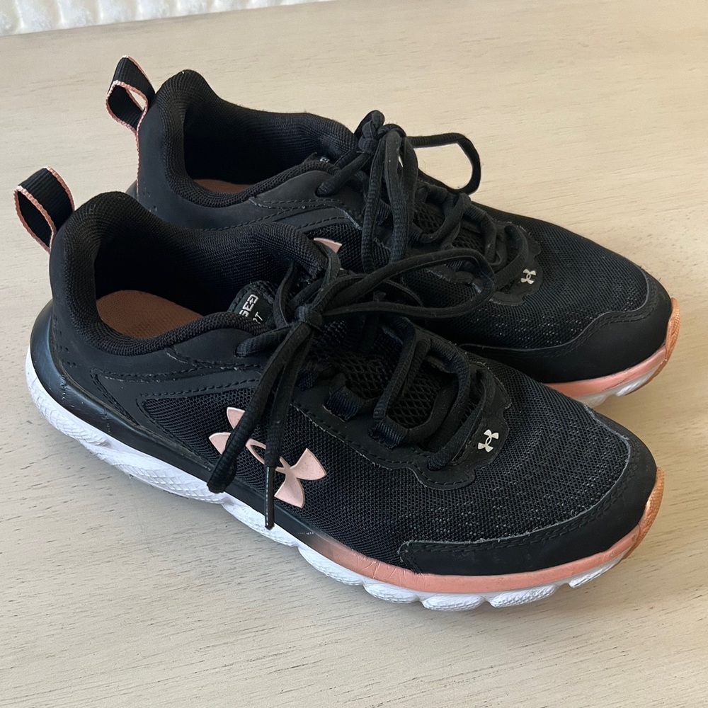 Under Armour Charged Black/Pink Size 7 Women's Shoes